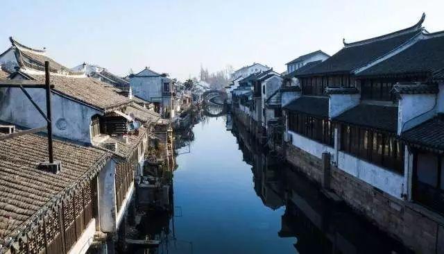 QQ里群主如果退群，把群主转给别人，以前赐予别人的头衔还会在吗？如果看到希望能给一个正确的答案，谢游戏画面